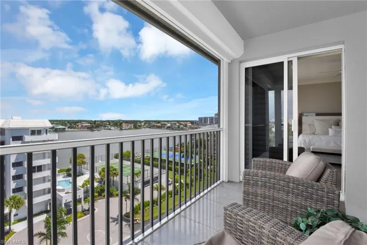 9811 Gulf Shore Dr Ph 2, Naples, Florida 34108