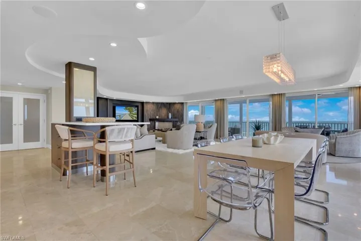 9811 Gulf Shore Dr Ph 2, Naples, Florida 34108