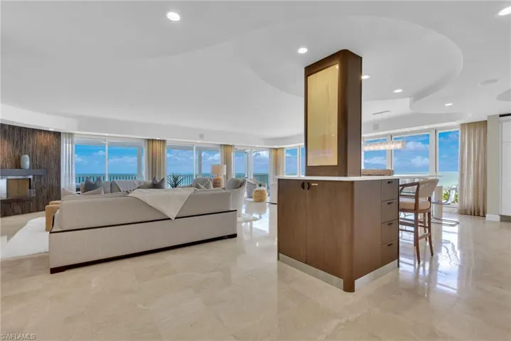 9811 Gulf Shore Dr Ph 2, Naples, Florida 34108