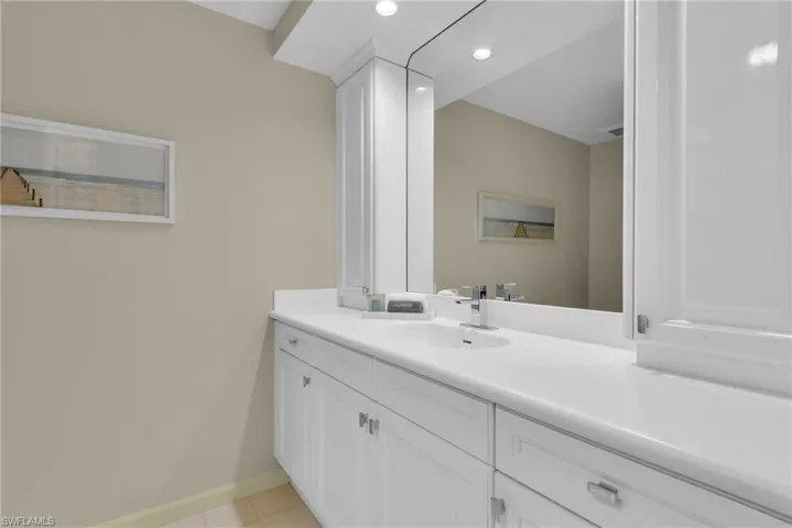 9811 Gulf Shore Dr Ph 2, Naples, Florida 34108