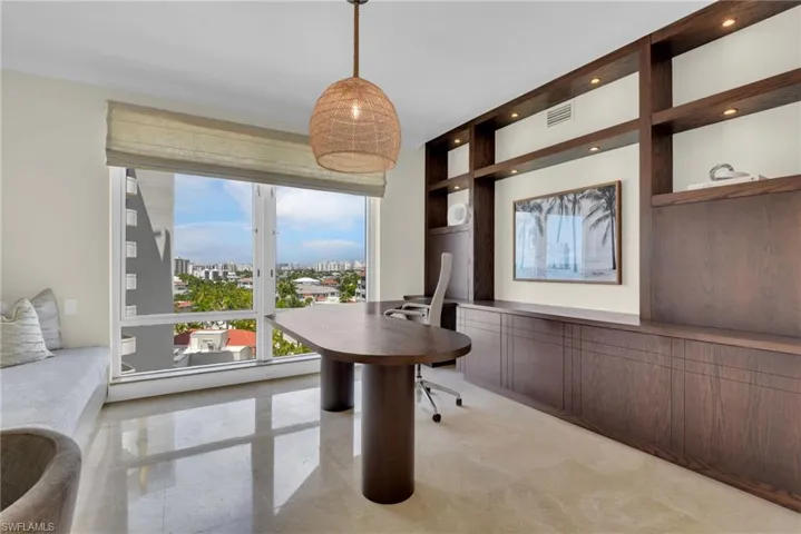 9811 Gulf Shore Dr Ph 2, Naples, Florida 34108