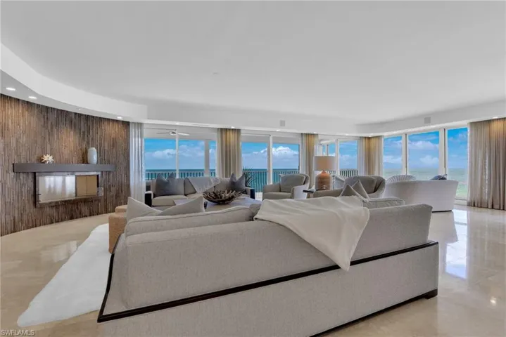 9811 Gulf Shore Dr Ph 2, Naples, Florida 34108