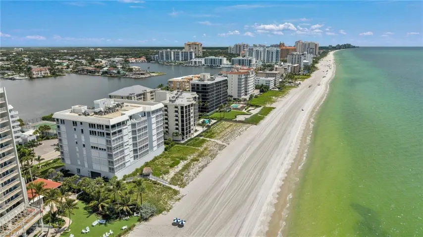 9811 Gulf Shore Dr Ph 2, Naples, Florida 34108