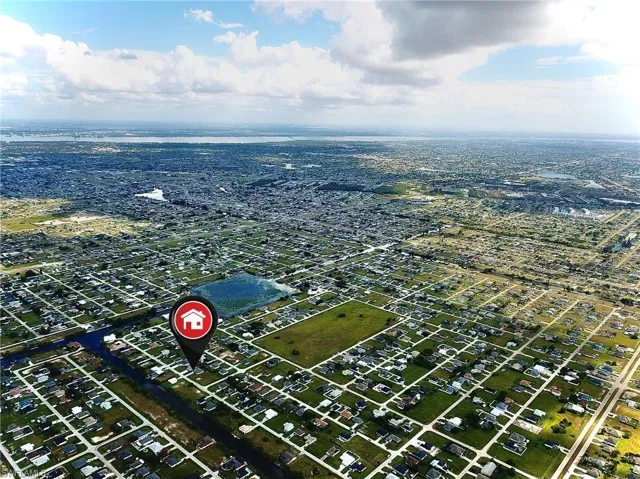 Aerial view of property and surrounding area