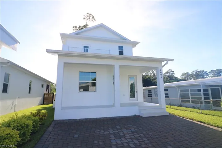 View of front facade with a front yard and a porch