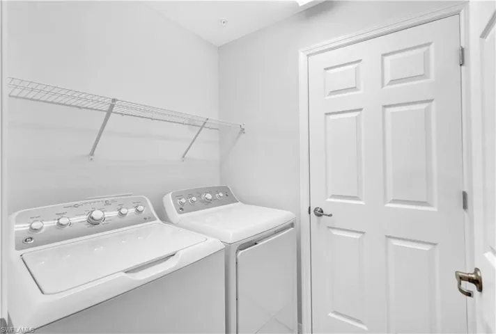 Clothes washing area with independent washer and dryer