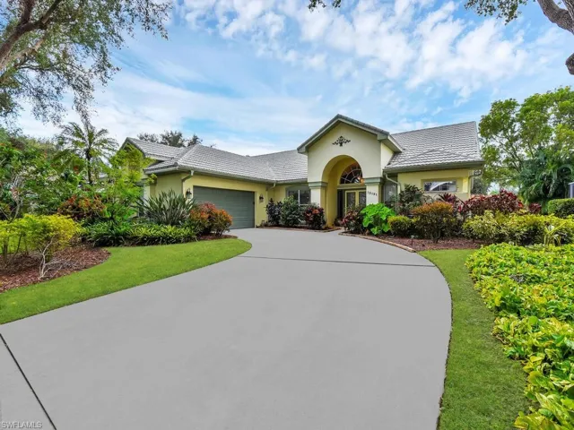 Wide Drive & Side Facing Garage