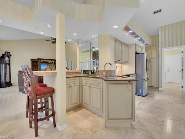Kitchen w/ Wet Bar & Breakfast Bar