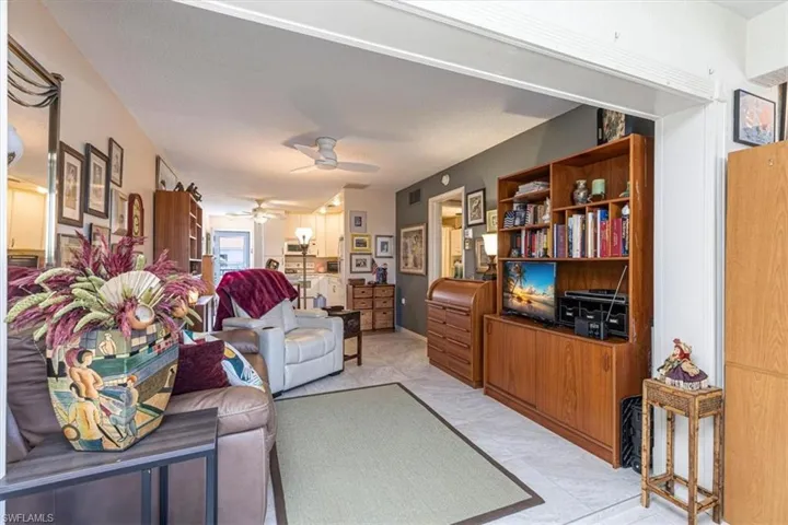 Living area with a ceiling fan