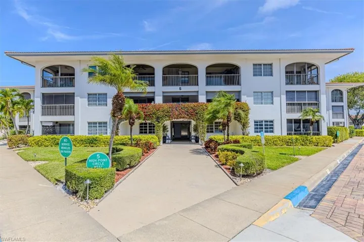 View of apartment building / complex