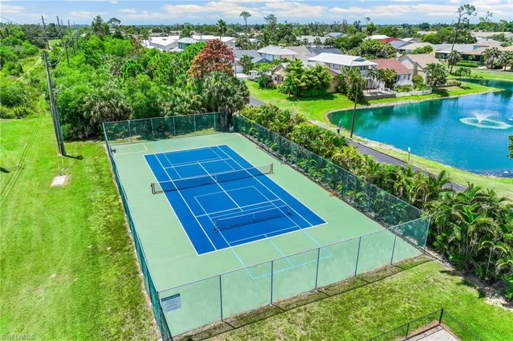 6048 Perthshire Ln, Fort Myers, Florida 33908
