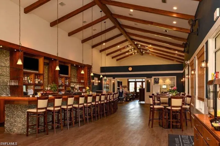 Restaurant/bar
