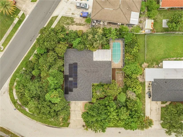 Birds eye view of property