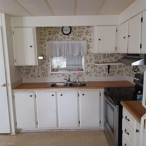 27530  Hale  DR, Bonita Springs, FL 34135