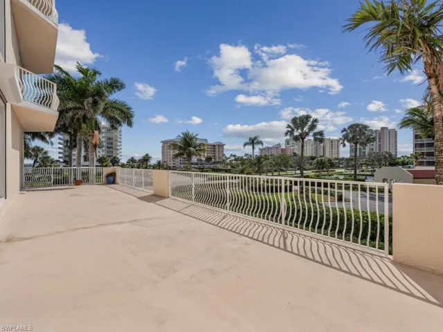 View of patio / terrace with a view of city