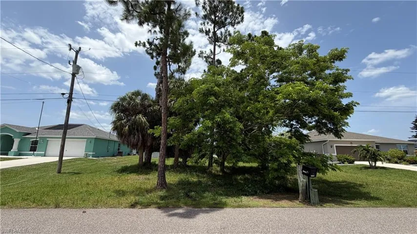 1719 Ne 33rd Ln, Cape Coral, Florida 33909