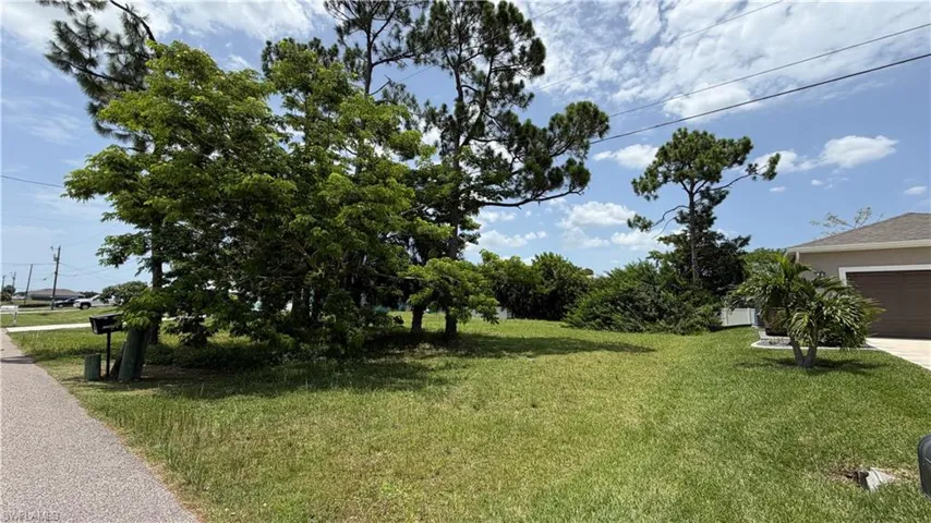 1719 Ne 33rd Ln, Cape Coral, Florida 33909