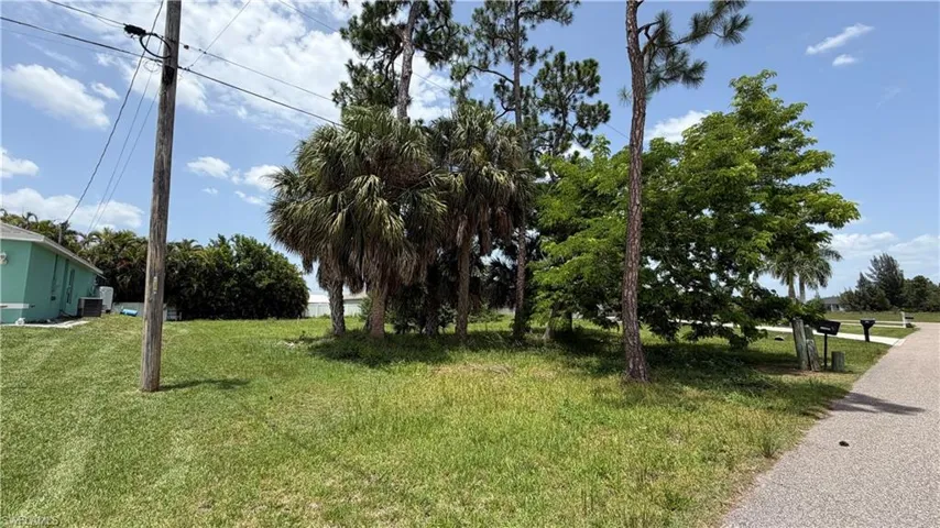 1719 Ne 33rd Ln, Cape Coral, Florida 33909