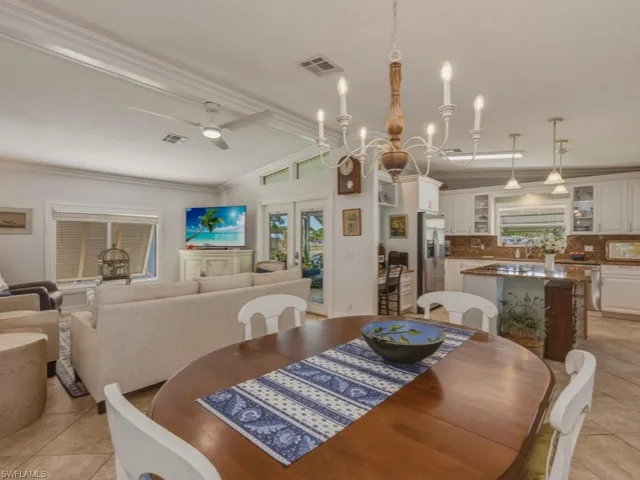32  Covey  LN, Naples, FL 34114