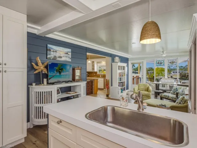 32  Covey  LN, Naples, FL 34114