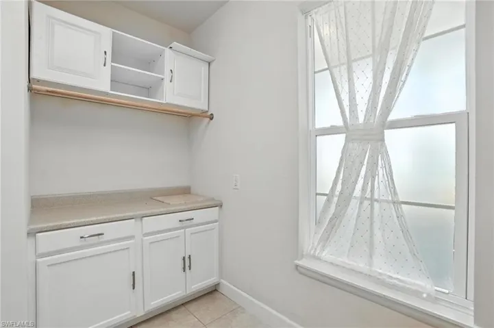 Detailed view of baseboards