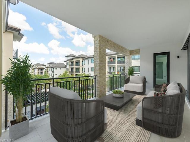 Expansive views from this oversized lanai featuring the beautifully landscaped courtyard. Virtually Staged Lanai.