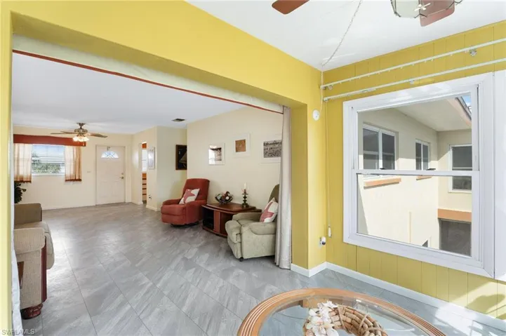 Sunroom  featuring ceiling fan