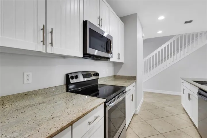 7738 Bristol Cir, Naples, Florida 34120