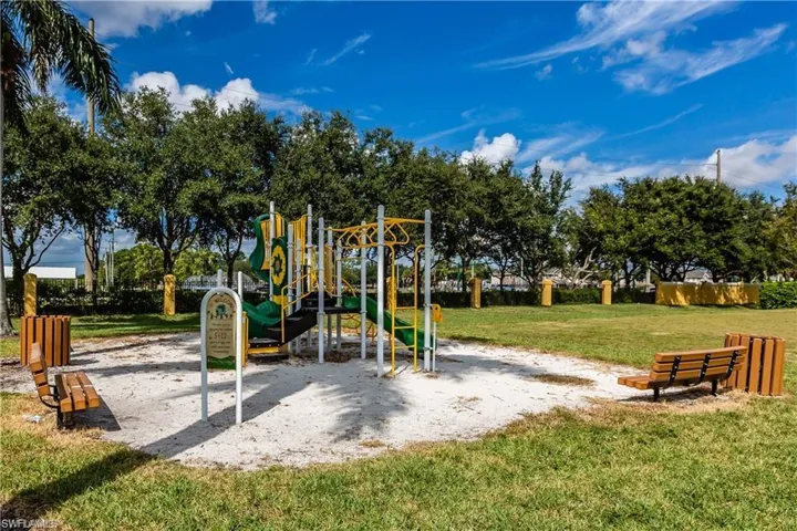 7738 Bristol Cir, Naples, Florida 34120
