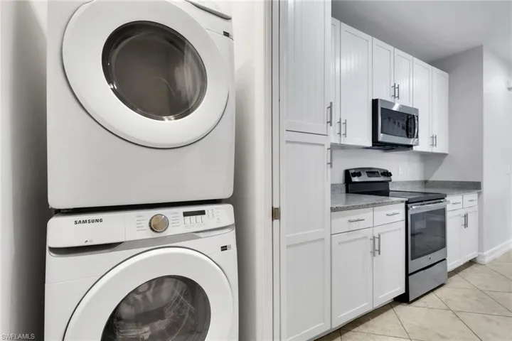 7738 Bristol Cir, Naples, Florida 34120