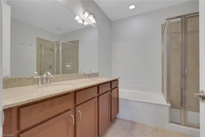 7738 Bristol Cir, Naples, Florida 34120