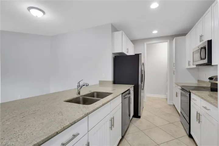 7738 Bristol Cir, Naples, Florida 34120