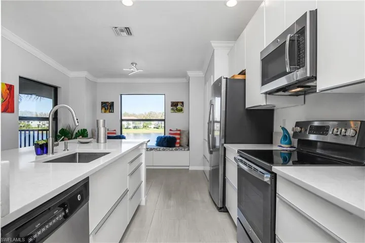 9525  Avellino  WAY, Naples, FL 34113