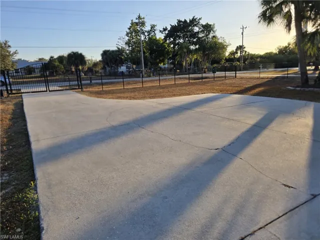 921  47th NE AVE, Naples, FL 34120