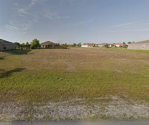 View of yard featuring a residential view
