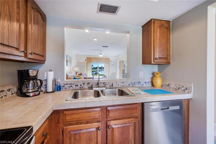 1054  Pine Isle  LN, Naples, FL 34112