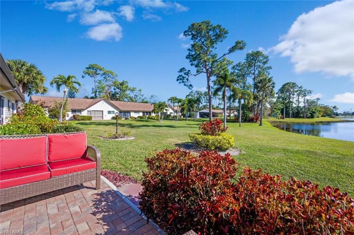 1054  Pine Isle  LN, Naples, FL 34112