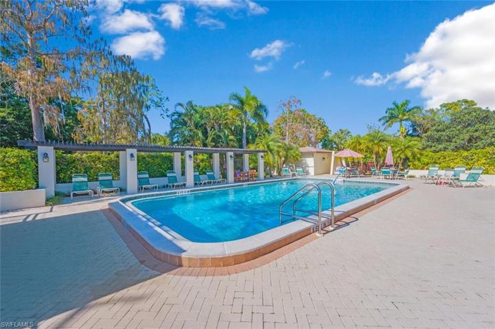 1054  Pine Isle  LN, Naples, FL 34112
