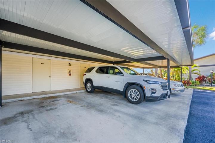 1054  Pine Isle  LN, Naples, FL 34112