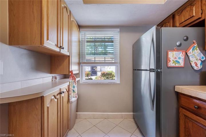 1054  Pine Isle  LN, Naples, FL 34112