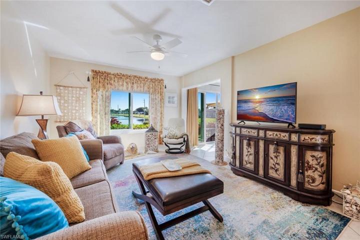 1054  Pine Isle  LN, Naples, FL 34112