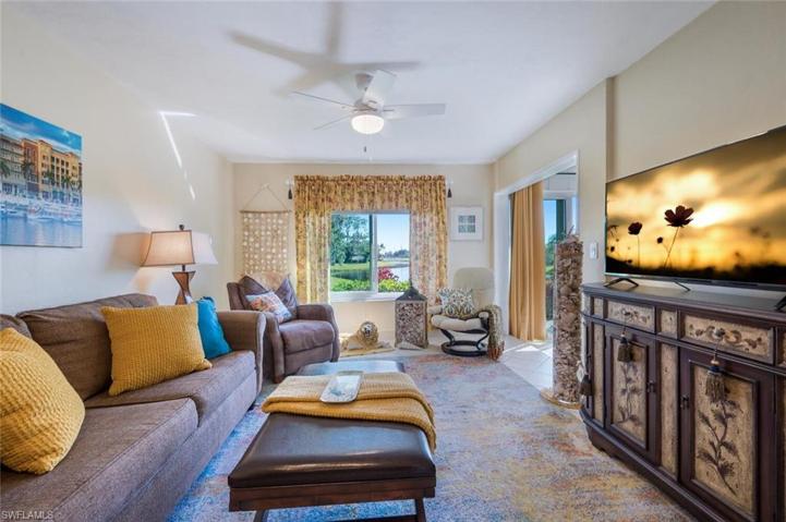 1054  Pine Isle  LN, Naples, FL 34112