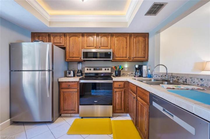 1054  Pine Isle  LN, Naples, FL 34112