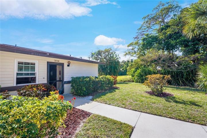 1054  Pine Isle  LN, Naples, FL 34112