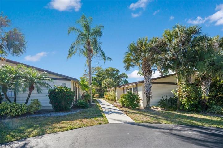 1054  Pine Isle  LN, Naples, FL 34112