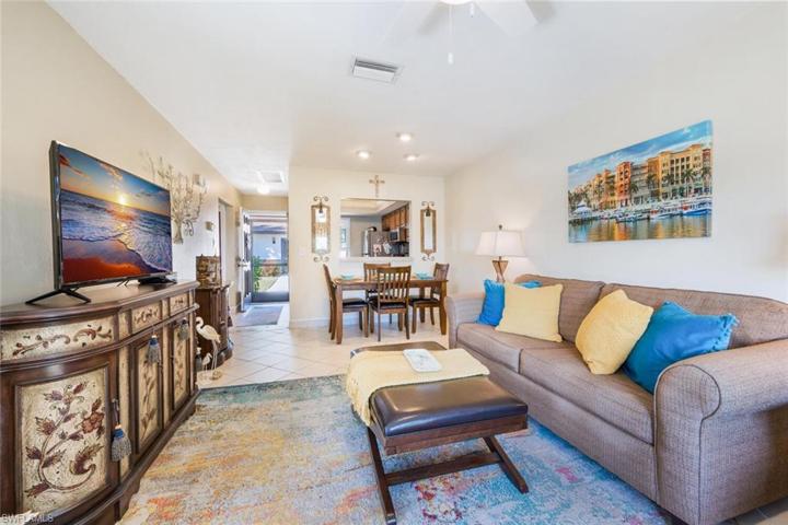 1054  Pine Isle  LN, Naples, FL 34112