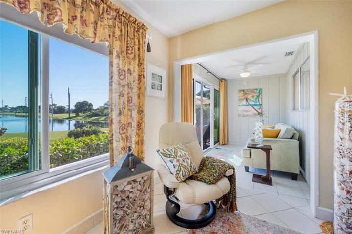 1054  Pine Isle  LN, Naples, FL 34112