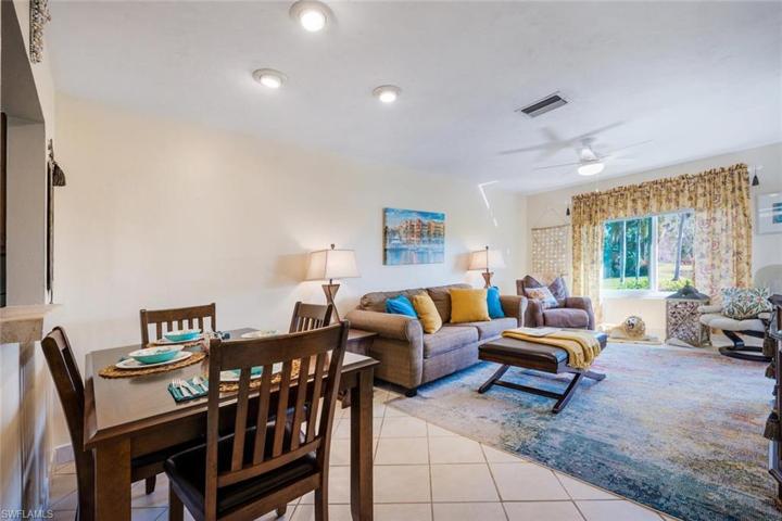 1054  Pine Isle  LN, Naples, FL 34112