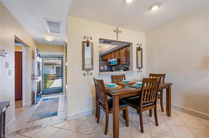 1054  Pine Isle  LN, Naples, FL 34112