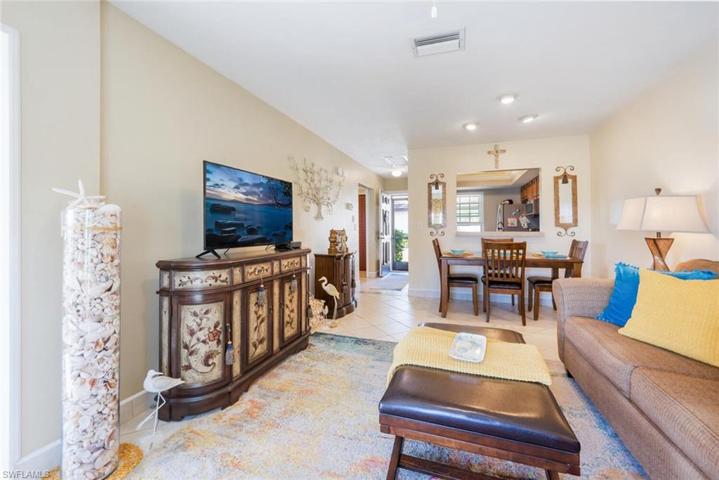 1054  Pine Isle  LN, Naples, FL 34112